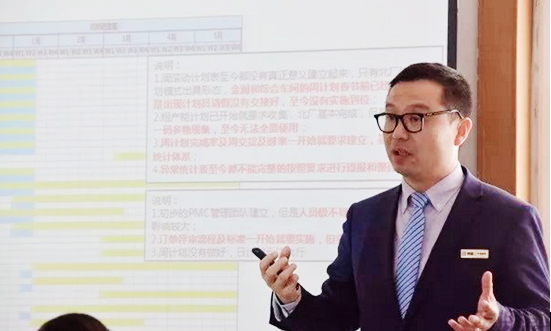 項(xiàng)目經(jīng)理李鐵柱老師現(xiàn)場輔導(dǎo) 項(xiàng)目經(jīng)理李鐵柱老師現(xiàn)場輔導(dǎo)