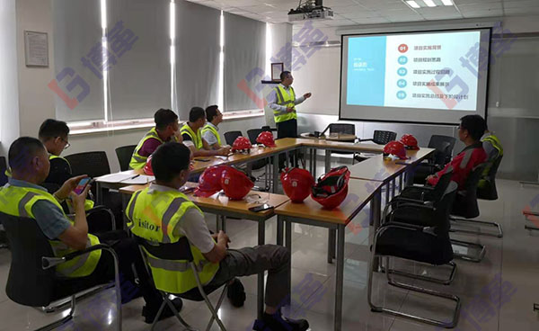 中天科技TPM項(xiàng)目組成員上海考察現(xiàn)場(chǎng) 中天科技TPM項(xiàng)目組成員上海考察現(xiàn)場(chǎng)