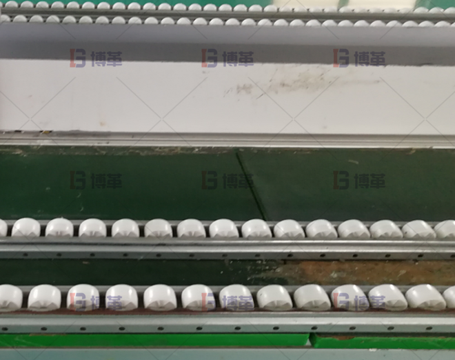 電子制造一般體積較小，使用精益管搭建貨架和無(wú)動(dòng)力滑動(dòng)部件，節(jié)約成本，提高效率。